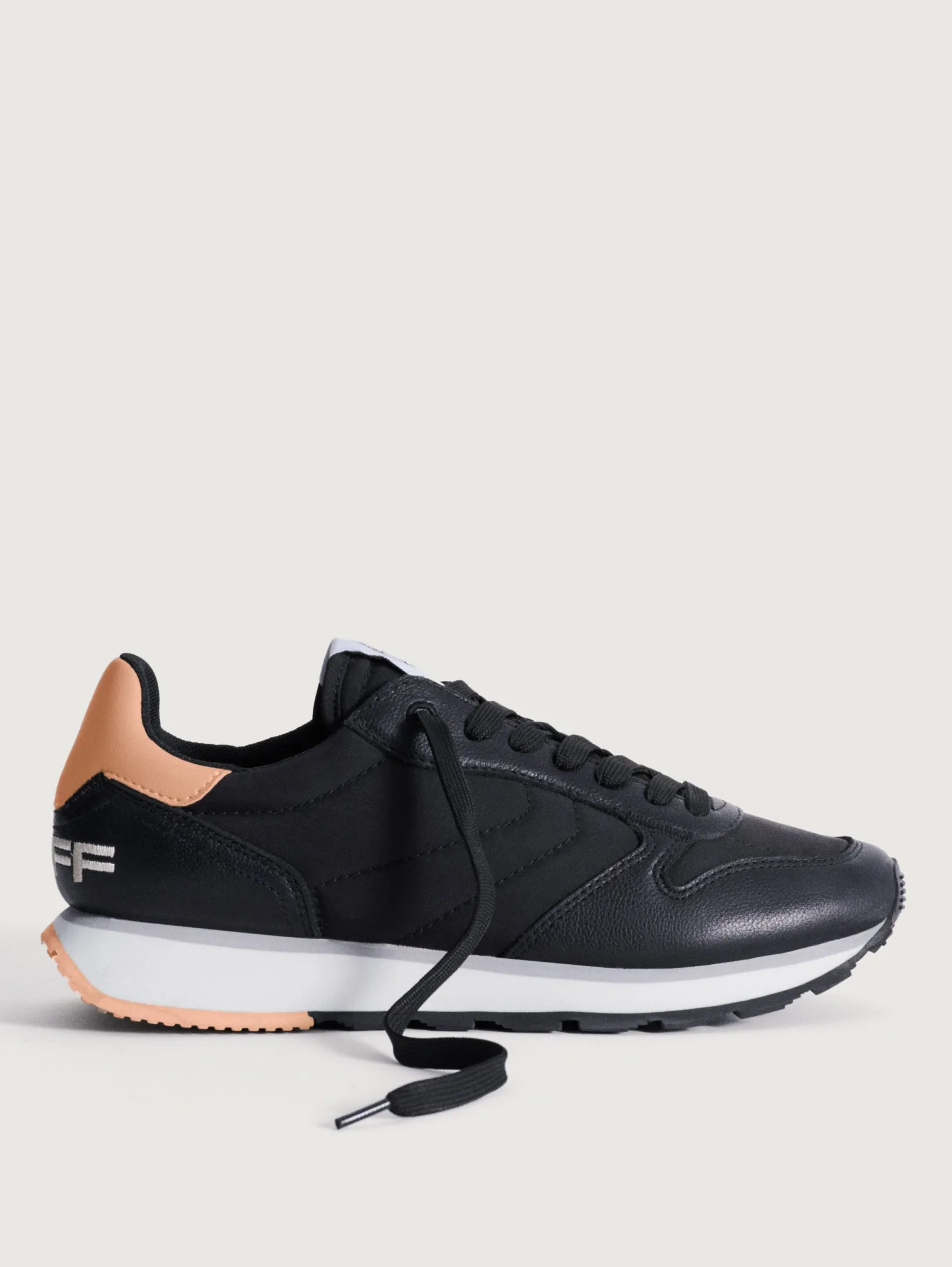 cumae_0.webp HOFF Track & Field | CUMAE