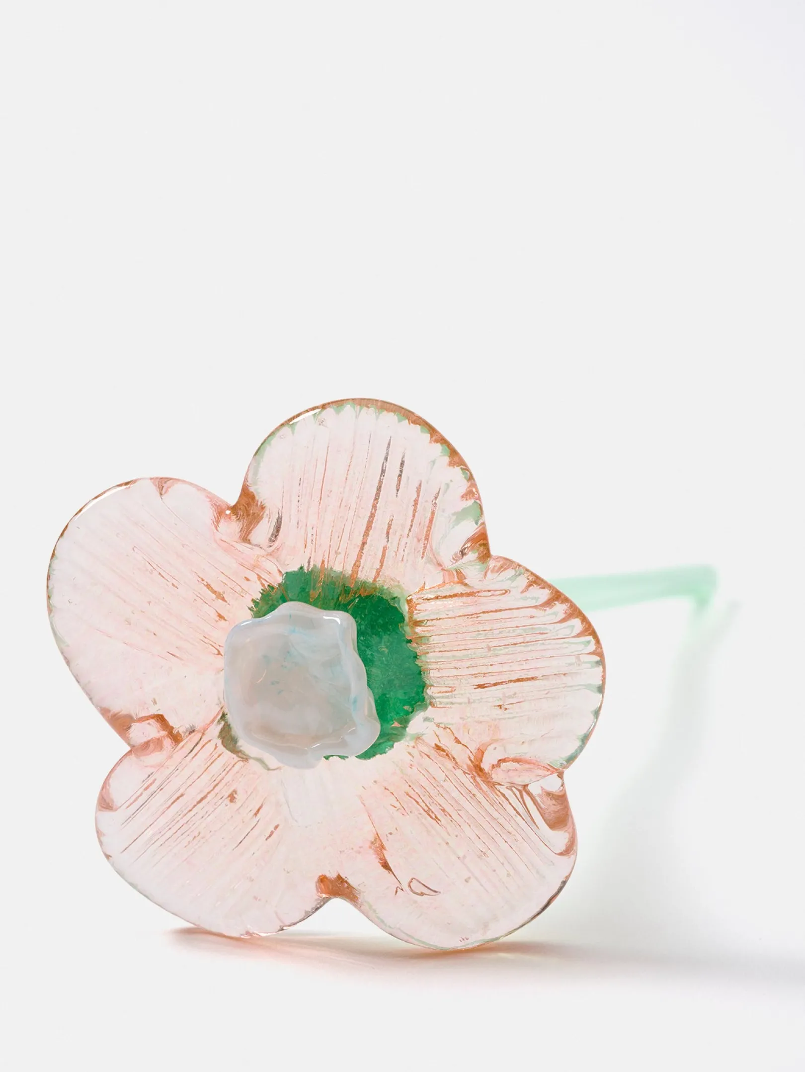 mouthblown_crystal_flower_1-6.webp HOFF Deco | Deco | MOUTHBLOWN CRYSTAL FLOWER CREAM